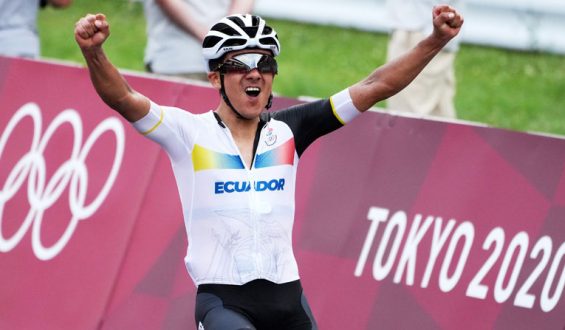 Carapaz venció al poder político y a la prensa deportiva ecuatoriana