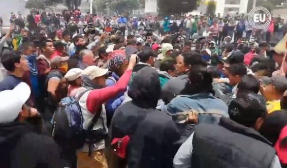 Un volcán dormido que se llama Ecuador