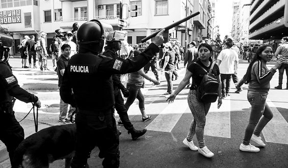 Los indígenas, la moneda de cambio