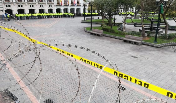 El centro de Quito, los militares y el Guasón