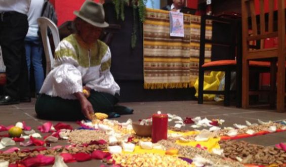 La olla comunitaria alimenta la rebeldía indígena