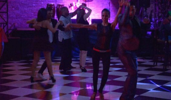 Salsoteca Carlos Alberto, tradición de ritmo y son