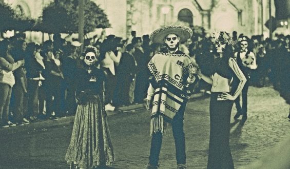 Coronavirus/La muerte juega a tres