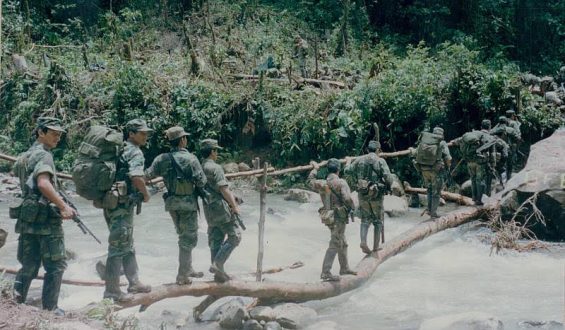 Eliécer Cárdenas y sus 14 crónicas de guerra