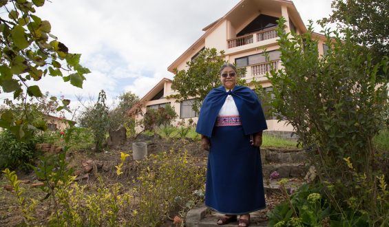 Nina Pacari, la distinta y la misma