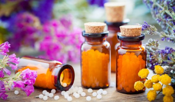 «Así descubrí la homeopatía». Una crónica del médico cuencano Patricio Proaño