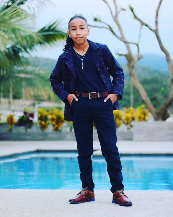 Maddox, el chico del cabello largo. Una crónica de Freddy Solórzano