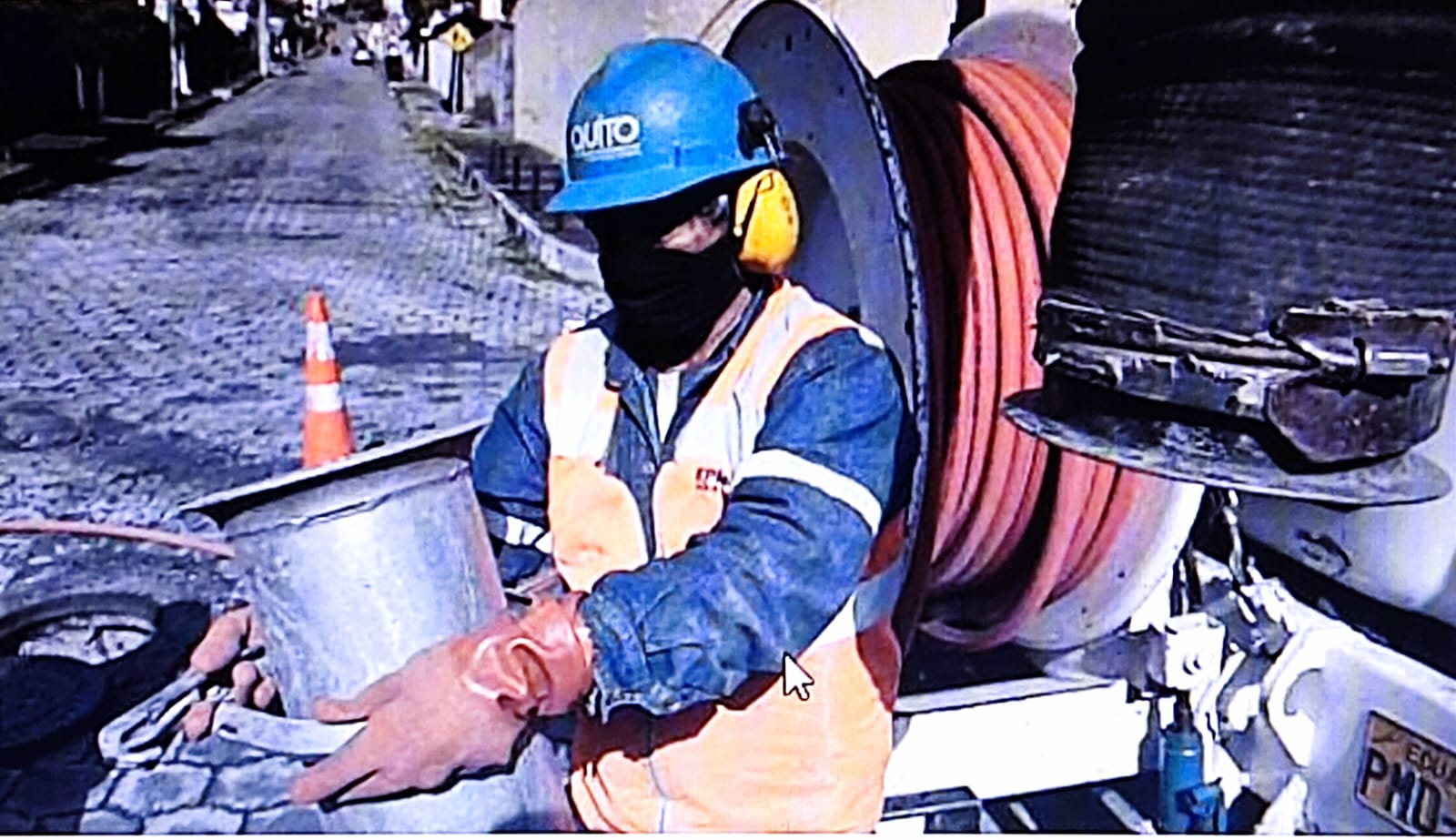 Más de 38 años como cirujano de pozos y alcantarillas